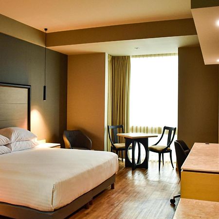 Ramada By Wyndham Mexico City Santa Fe ภายนอก รูปภาพ