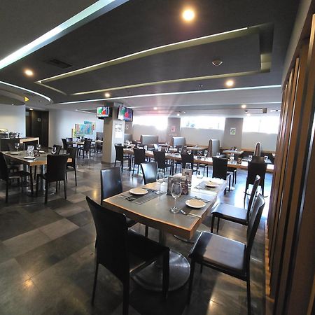Ramada By Wyndham Mexico City Santa Fe ภายนอก รูปภาพ