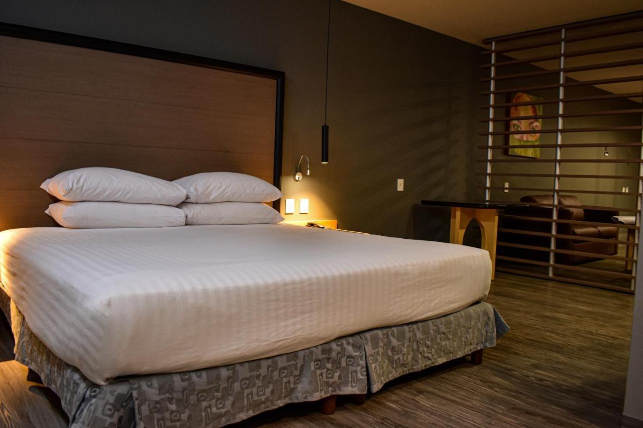 Ramada By Wyndham Mexico City Santa Fe ภายนอก รูปภาพ