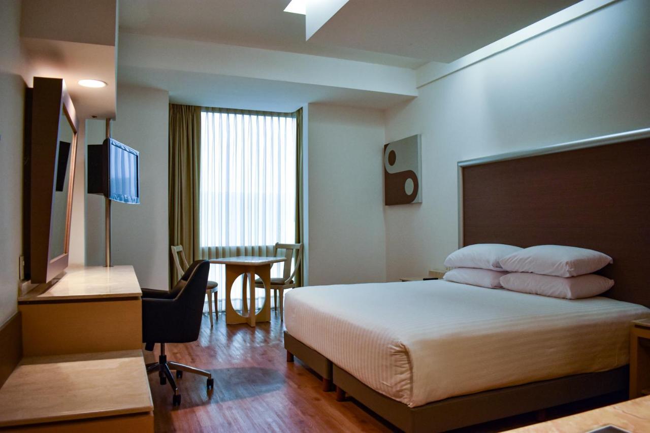 Ramada By Wyndham Mexico City Santa Fe ภายนอก รูปภาพ