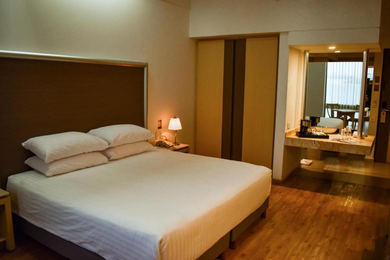Ramada By Wyndham Mexico City Santa Fe ภายนอก รูปภาพ