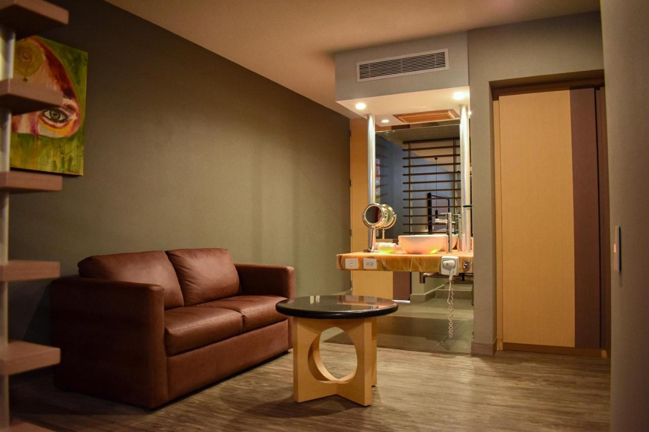 Ramada By Wyndham Mexico City Santa Fe ภายนอก รูปภาพ
