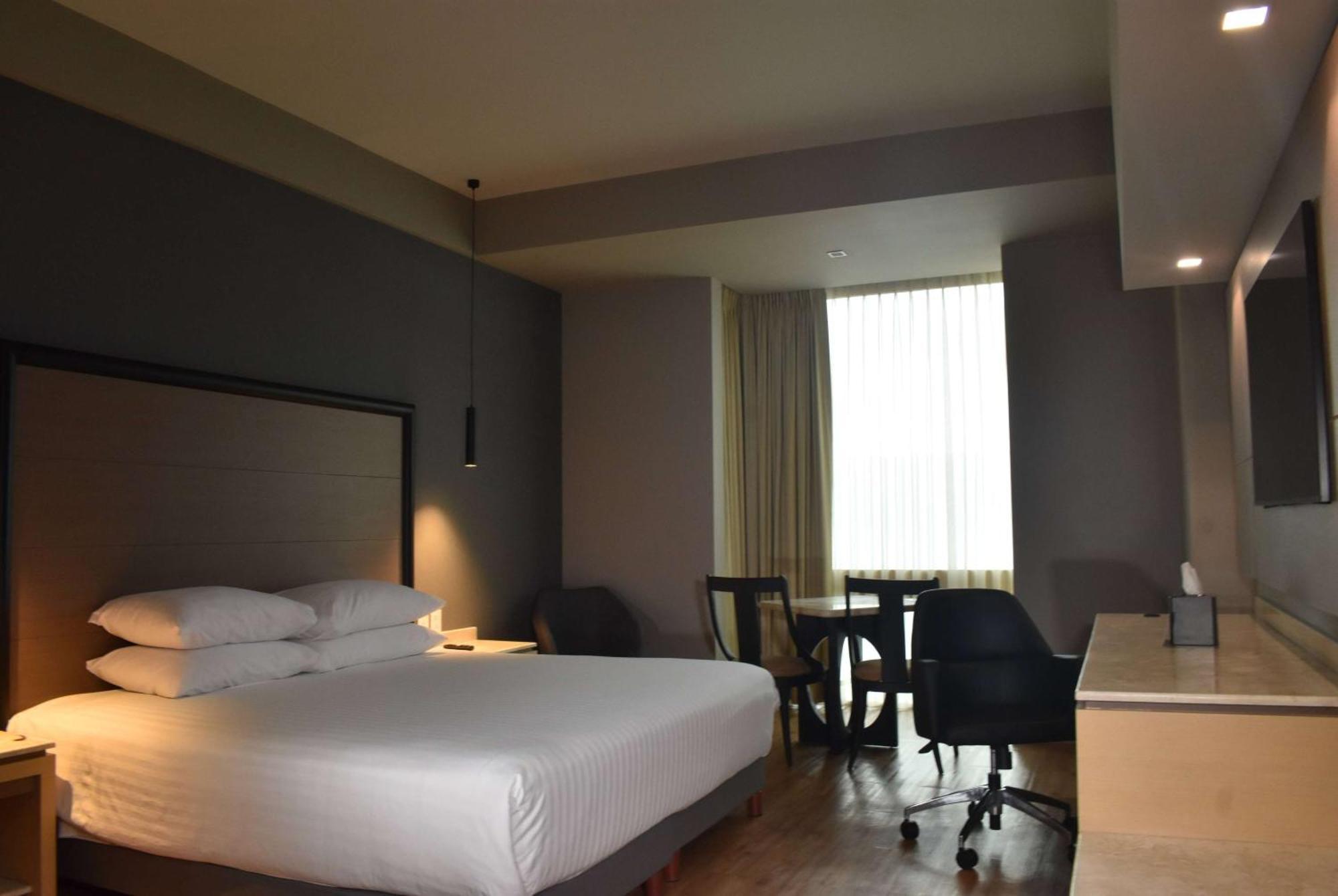 Ramada By Wyndham Mexico City Santa Fe ภายนอก รูปภาพ
