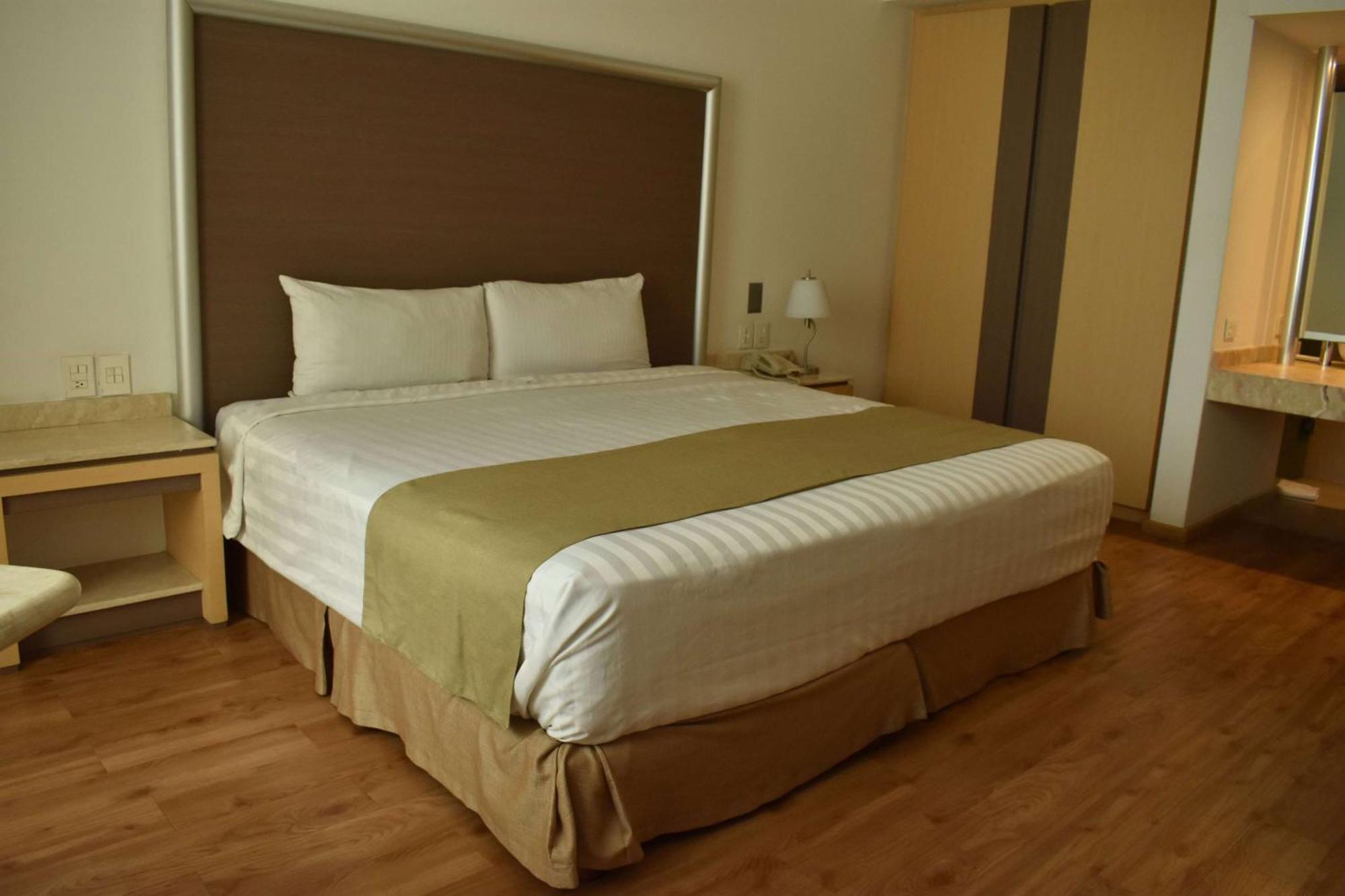 Ramada By Wyndham Mexico City Santa Fe ภายนอก รูปภาพ