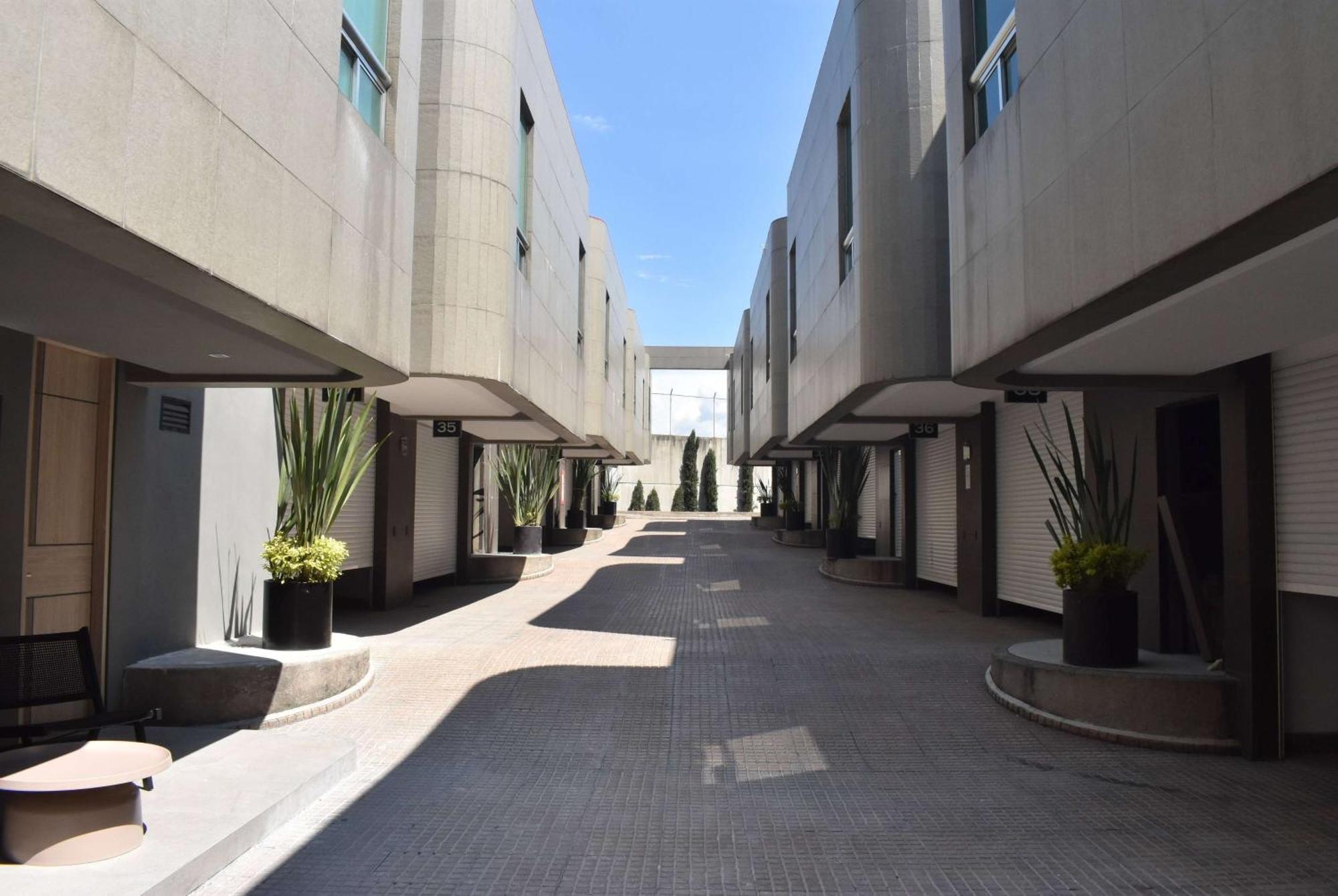 Ramada By Wyndham Mexico City Santa Fe ภายนอก รูปภาพ