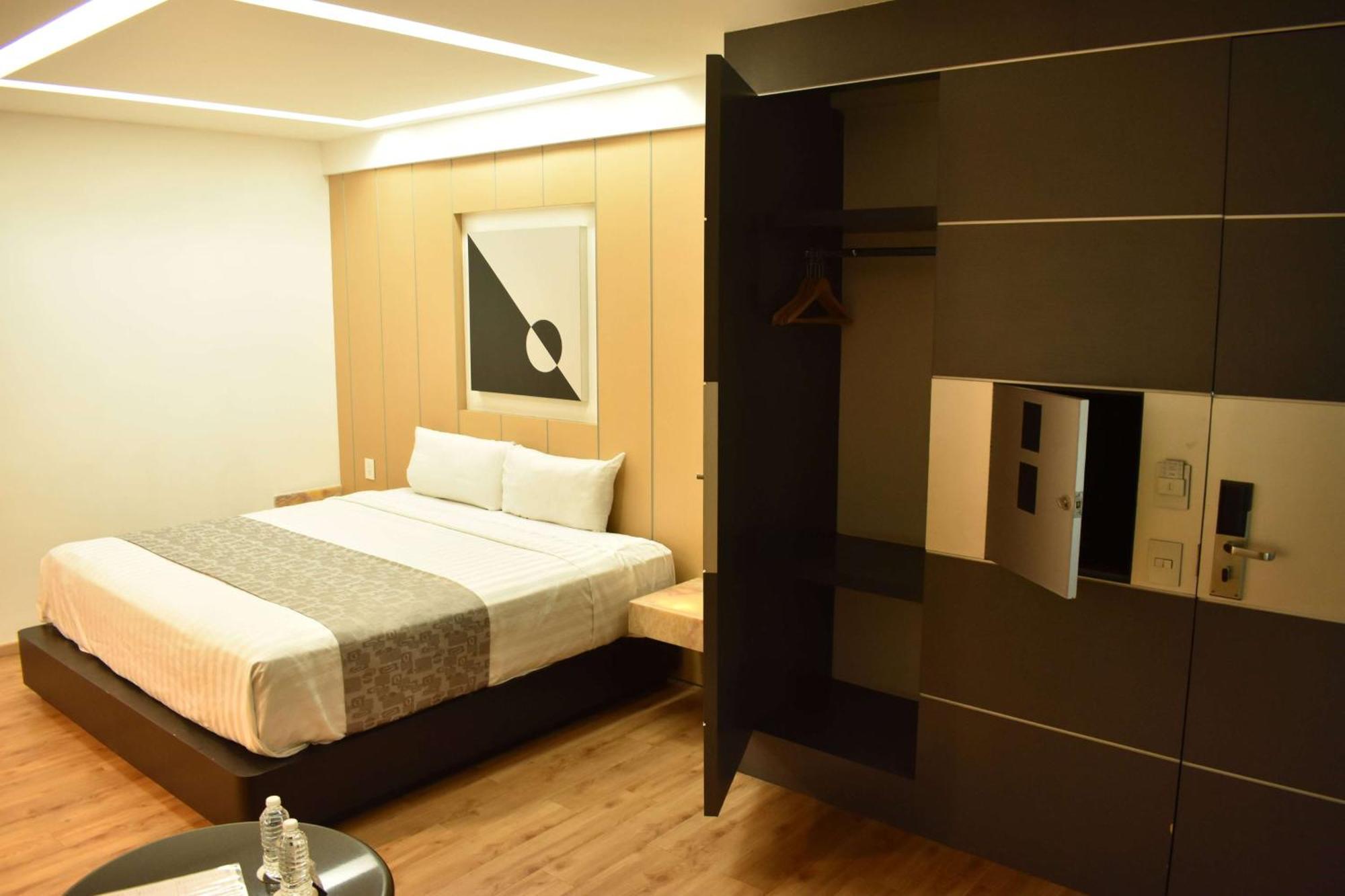 Ramada By Wyndham Mexico City Santa Fe ภายนอก รูปภาพ