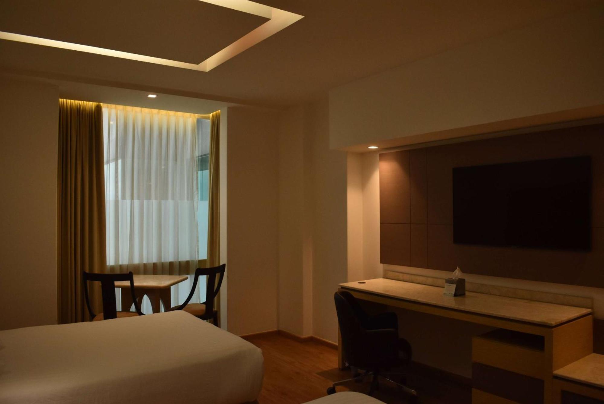Ramada By Wyndham Mexico City Santa Fe ภายนอก รูปภาพ