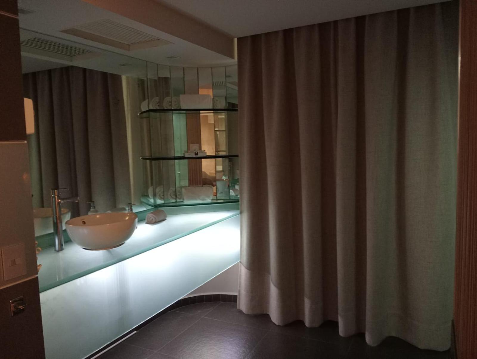 Ramada By Wyndham Mexico City Santa Fe ภายนอก รูปภาพ