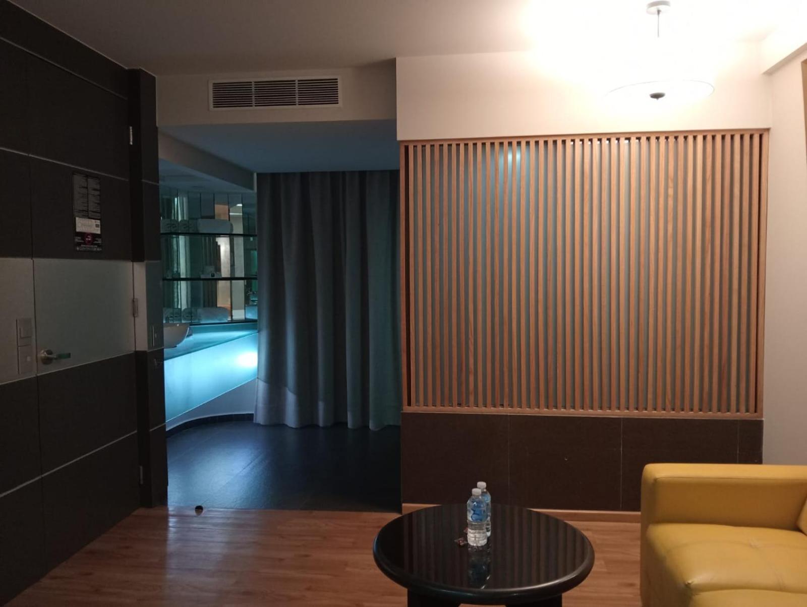Ramada By Wyndham Mexico City Santa Fe ภายนอก รูปภาพ