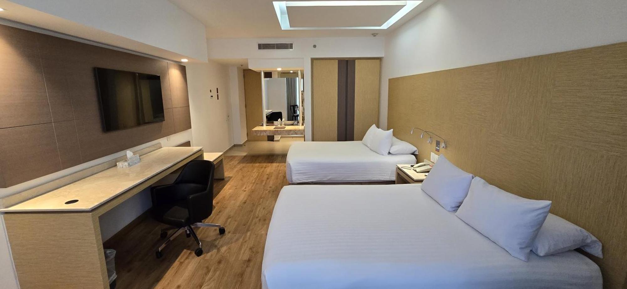 Ramada By Wyndham Mexico City Santa Fe ภายนอก รูปภาพ