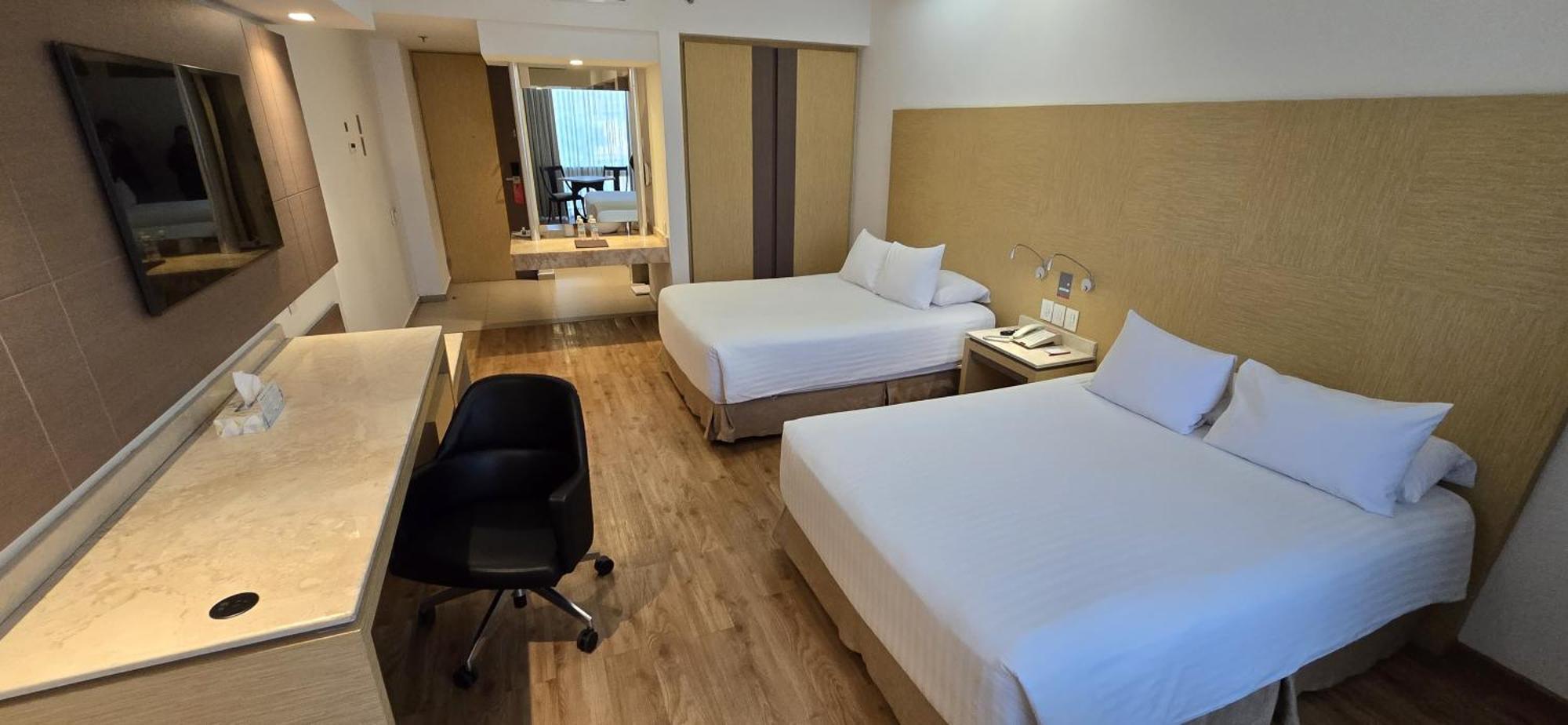 Ramada By Wyndham Mexico City Santa Fe ภายนอก รูปภาพ