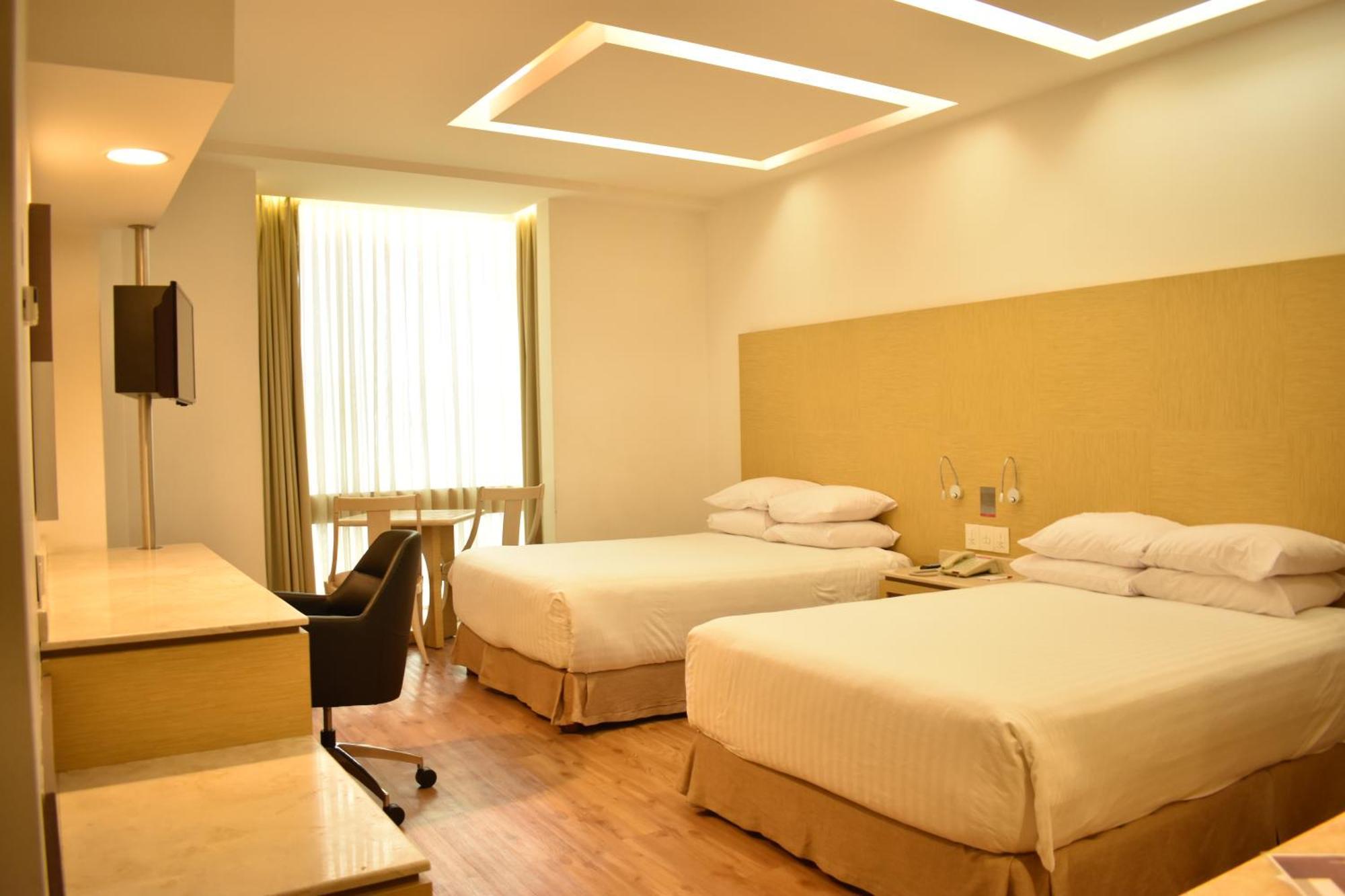 Ramada By Wyndham Mexico City Santa Fe ภายนอก รูปภาพ